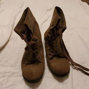 BROWN LACE UP BOOTS